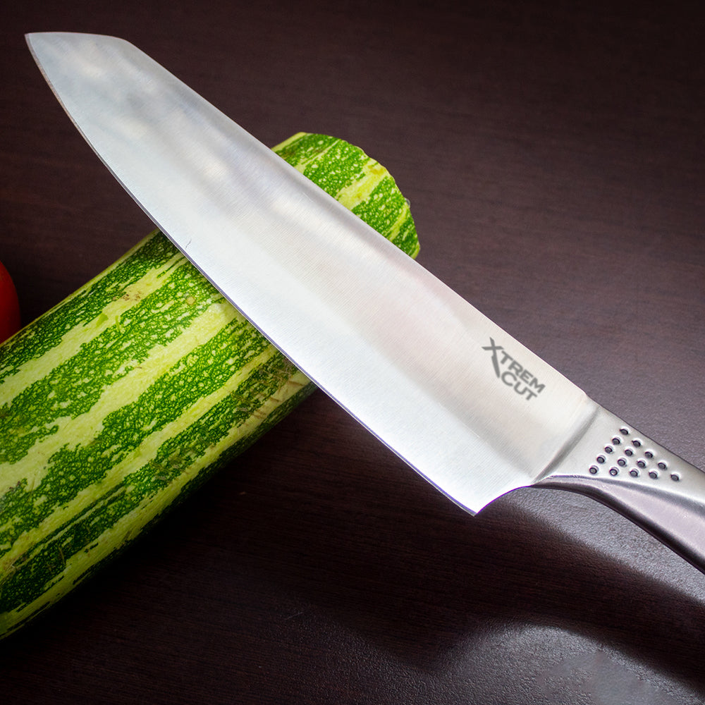 Cuchillo Xtrem Cut cortando verduras
